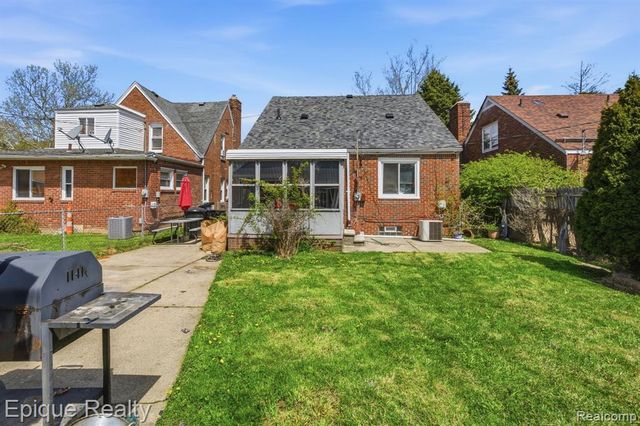 15300 Collingham Drive, Detroit, MI 48205
