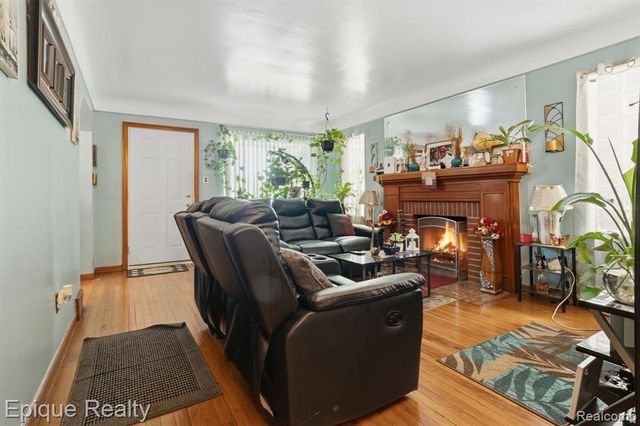 15300 Collingham Drive, Detroit, MI 48205