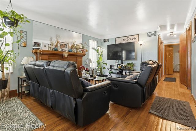 15300 Collingham Drive, Detroit, MI 48205