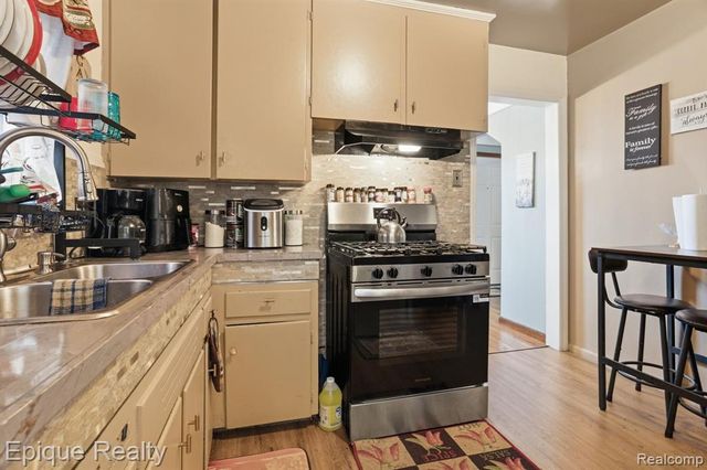 15300 Collingham Drive, Detroit, MI 48205