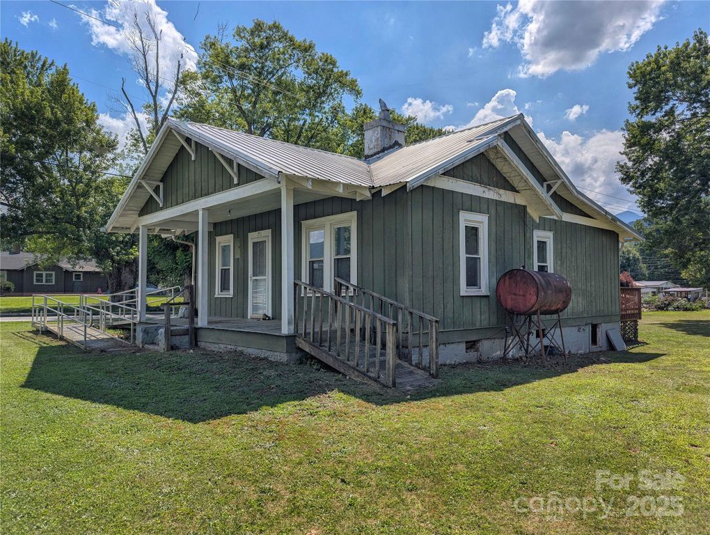 251 Westwood Circle, Waynesville, NC 28786