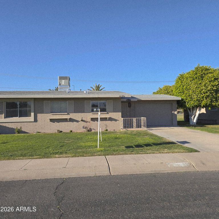 Image 34 of property listing at 10856 W ABBOTT Avenue, Sun City, AZ 85351