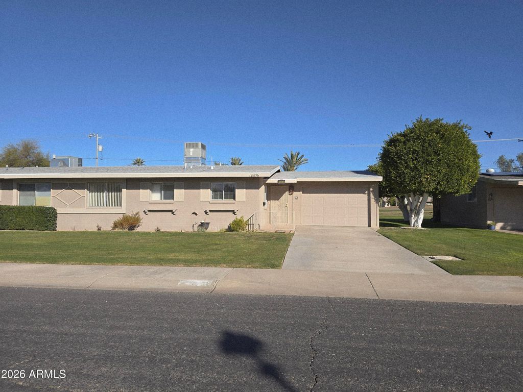 Image 36 of property listing at 10856 W ABBOTT Avenue, Sun City, AZ 85351