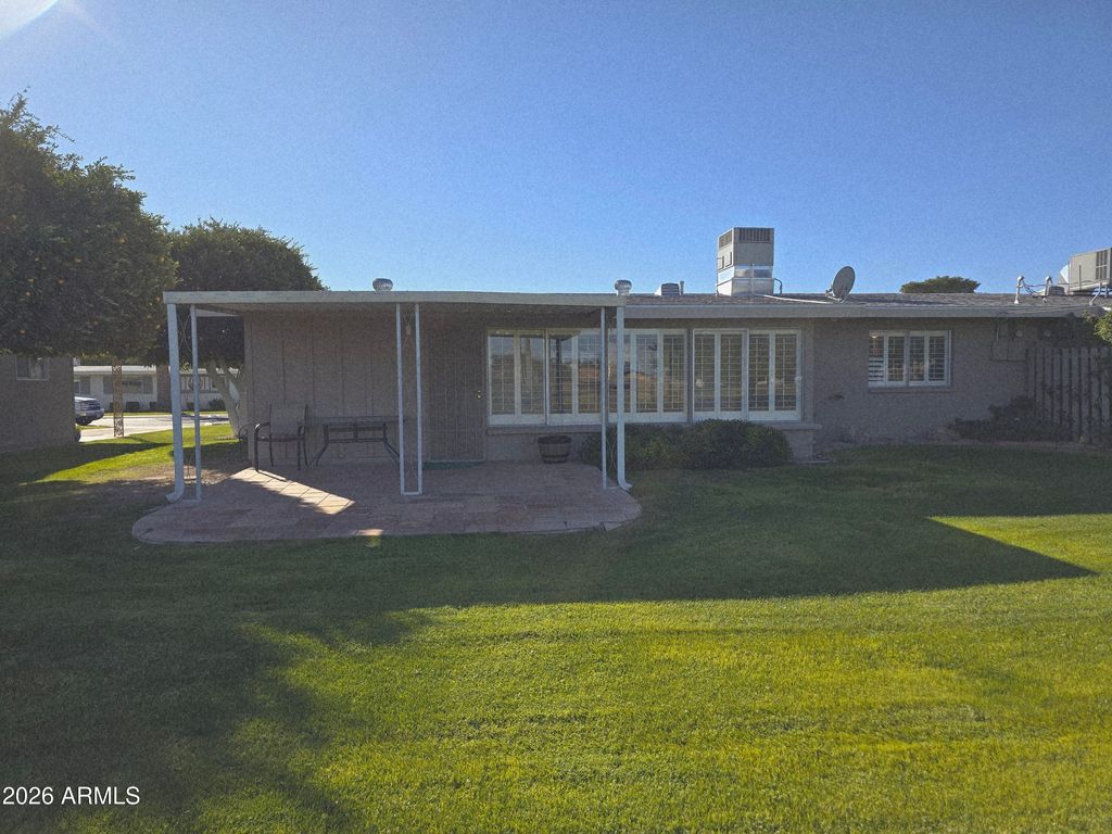 Image 37 of property listing at 10856 W ABBOTT Avenue, Sun City, AZ 85351