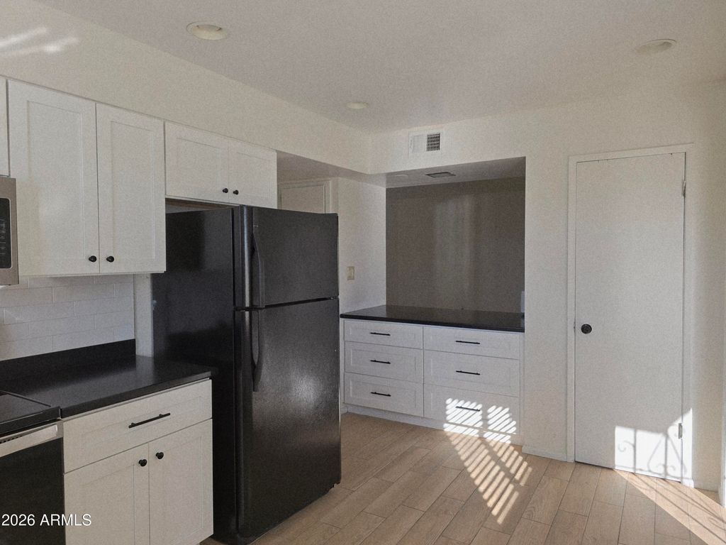 Image 8 of property listing at 10856 W ABBOTT Avenue, Sun City, AZ 85351