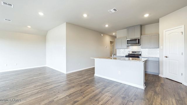 105 Lake Oak Drive, Lafayette, LA 70507