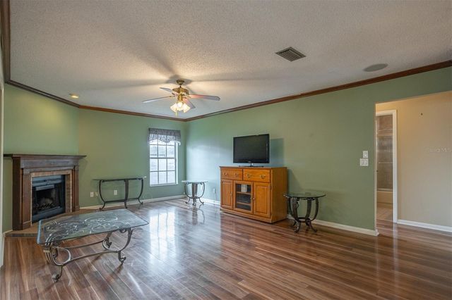 8639 LEIGHTON DRIVE, Tampa, FL 33614