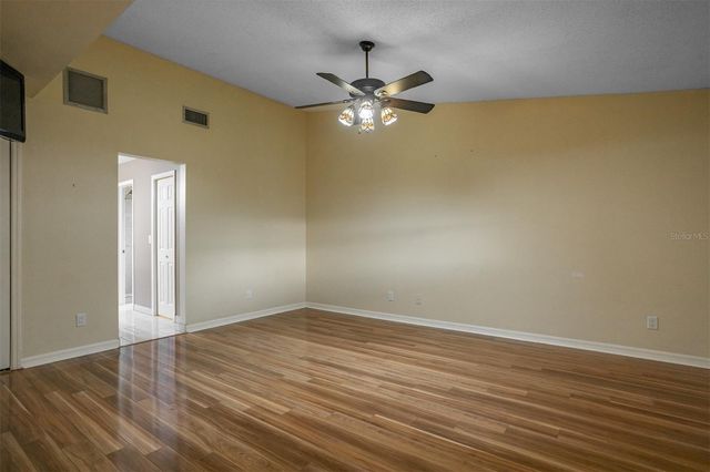 8639 LEIGHTON DRIVE, Tampa, FL 33614