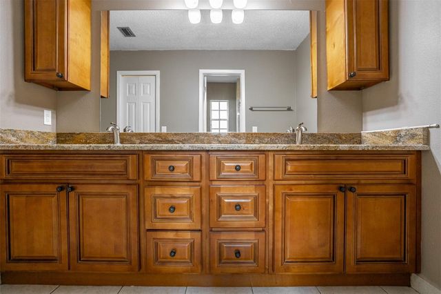 8639 LEIGHTON DRIVE, Tampa, FL 33614