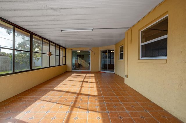 8639 LEIGHTON DRIVE, Tampa, FL 33614