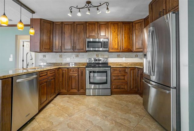 8639 LEIGHTON DRIVE, Tampa, FL 33614