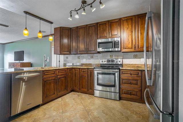 8639 LEIGHTON DRIVE, Tampa, FL 33614