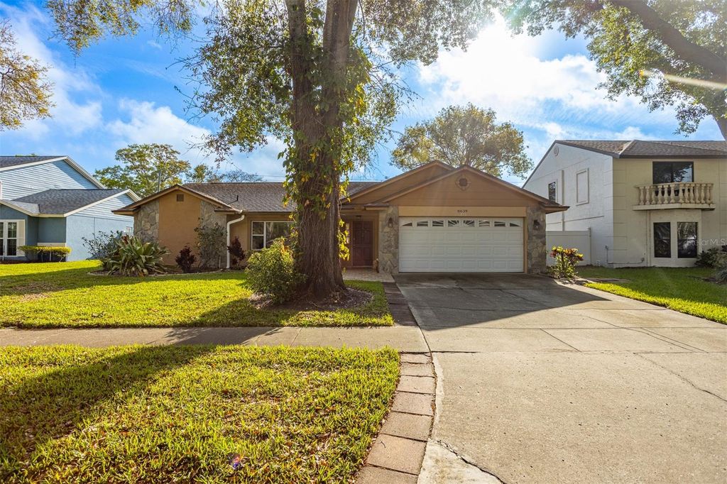 8639 LEIGHTON DRIVE, Tampa, FL 33614