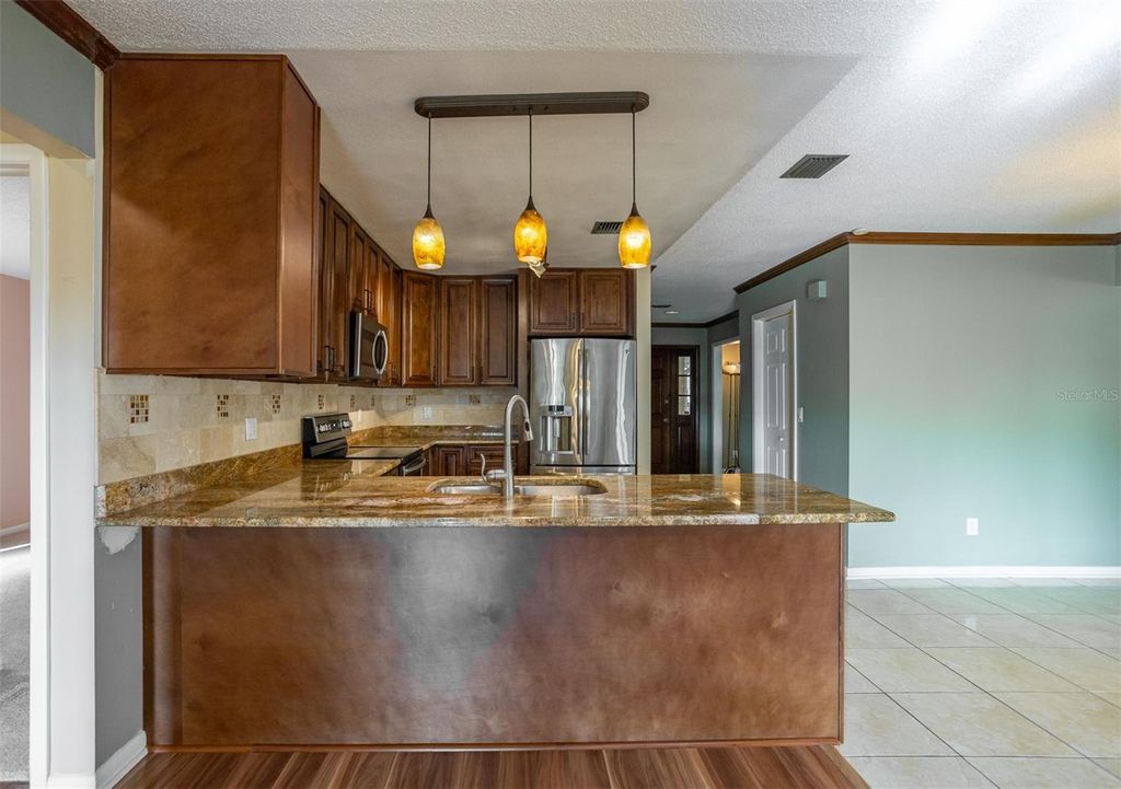 Image 12 of property listing at 8639 LEIGHTON DRIVE, Tampa, FL 33614