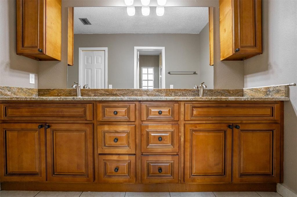 Image 20 of property listing at 8639 LEIGHTON DRIVE, Tampa, FL 33614