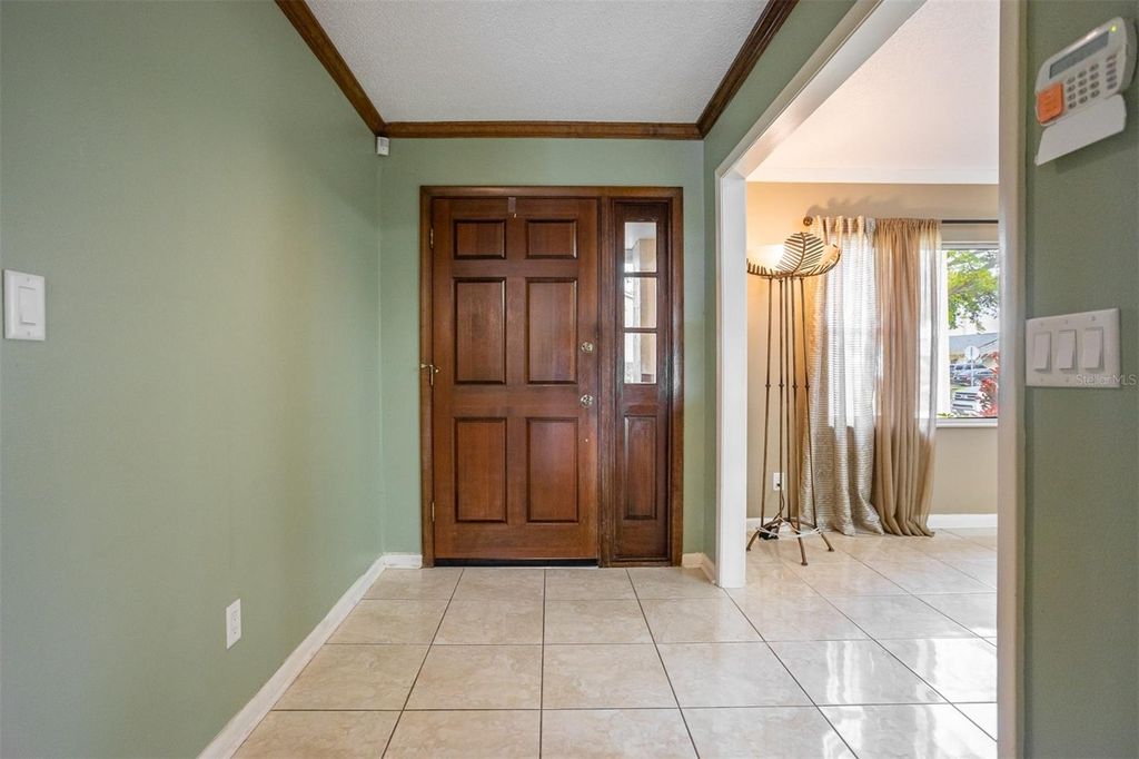 Image 4 of property listing at 8639 LEIGHTON DRIVE, Tampa, FL 33614