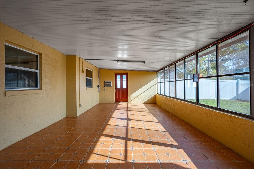 Image 31 of property listing at 8639 LEIGHTON DRIVE, Tampa, FL 33614