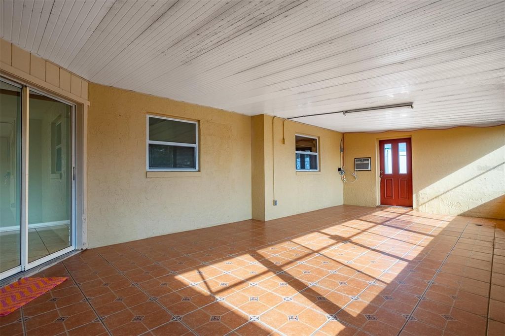 Image 32 of property listing at 8639 LEIGHTON DRIVE, Tampa, FL 33614