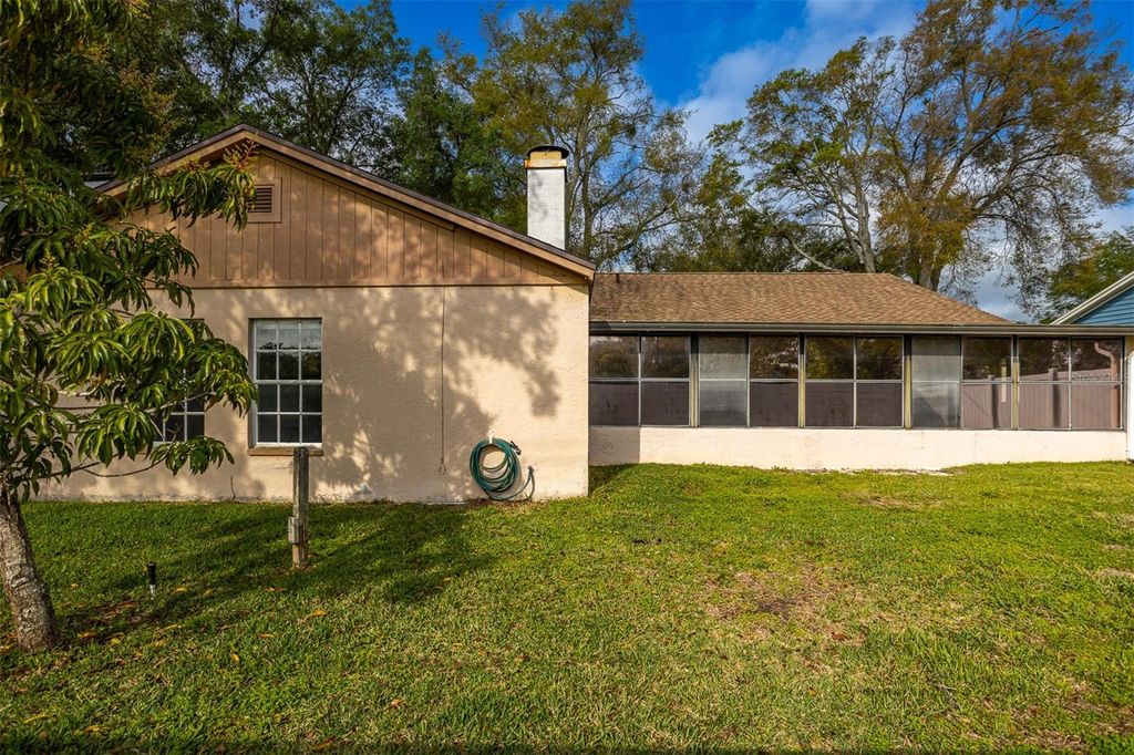 Image 35 of property listing at 8639 LEIGHTON DRIVE, Tampa, FL 33614