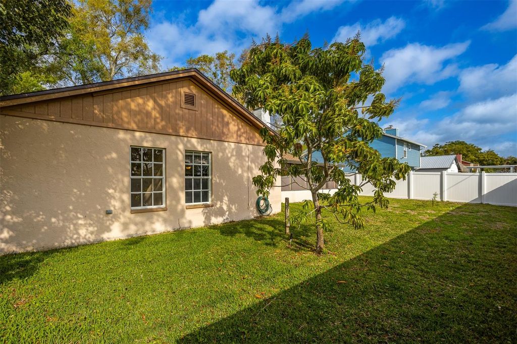 Image 36 of property listing at 8639 LEIGHTON DRIVE, Tampa, FL 33614