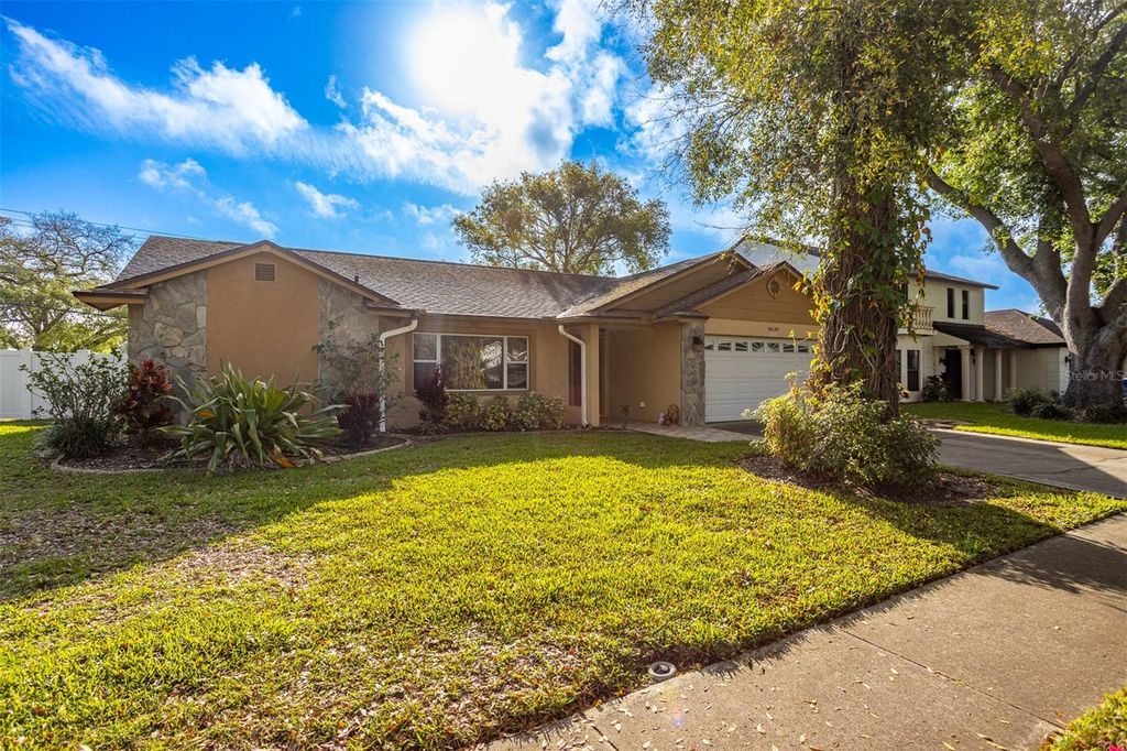 Image 37 of property listing at 8639 LEIGHTON DRIVE, Tampa, FL 33614