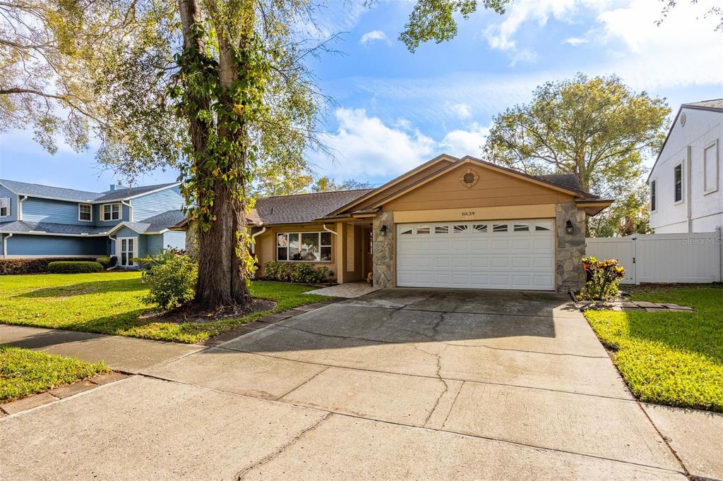 Image 39 of property listing at 8639 LEIGHTON DRIVE, Tampa, FL 33614