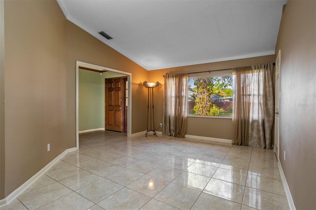 Image 6 of property listing at 8639 LEIGHTON DRIVE, Tampa, FL 33614