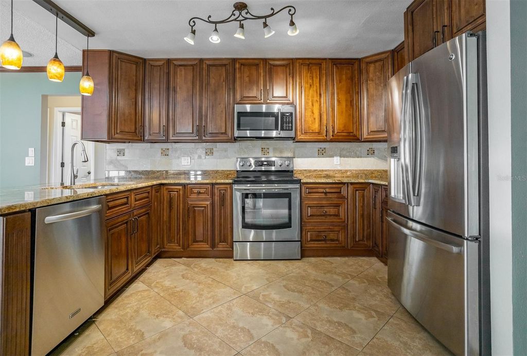 Image 8 of property listing at 8639 LEIGHTON DRIVE, Tampa, FL 33614