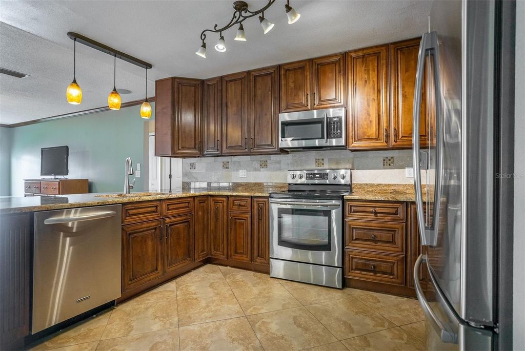 Image 9 of property listing at 8639 LEIGHTON DRIVE, Tampa, FL 33614