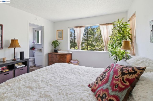 1863 Shirley Dr, Benicia, CA 94510