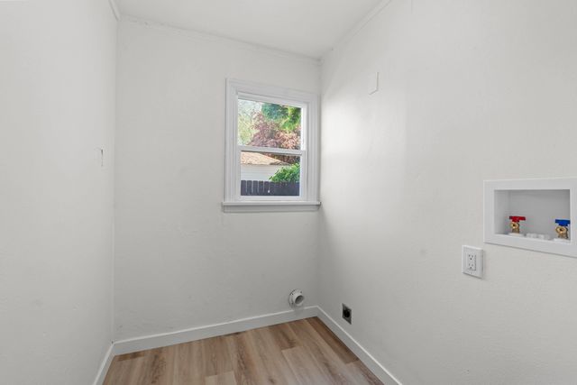 1027 E Princeton Ave, Spokane, WA 99207
