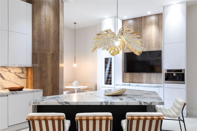 808 Brickell Key Drive 408, Miami, FL 33131