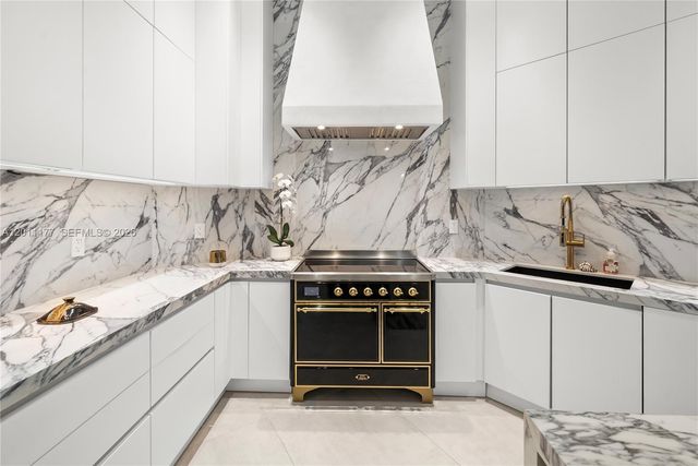 808 Brickell Key Drive 408, Miami, FL 33131