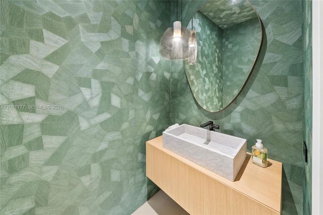 808 Brickell Key Drive 408, Miami, FL 33131