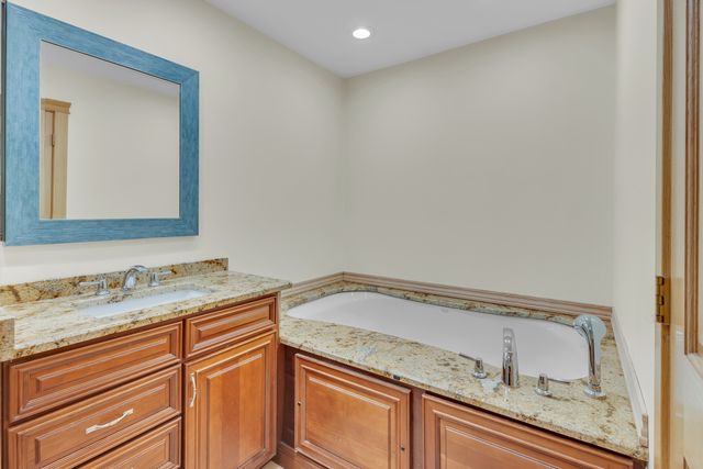 730 Castlewood Lane, Deerfield, IL 60015