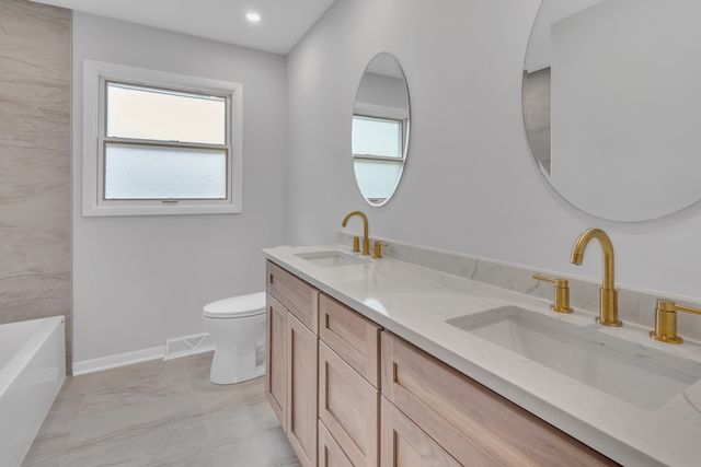 730 Castlewood Lane, Deerfield, IL 60015