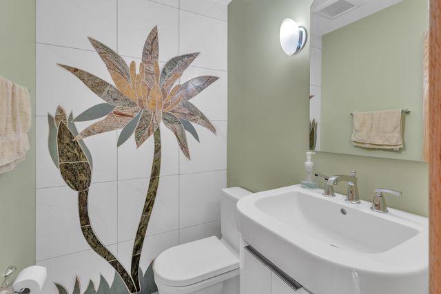 730 Castlewood Lane, Deerfield, IL 60015