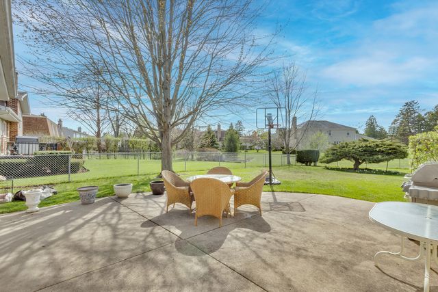 730 Castlewood Lane, Deerfield, IL 60015