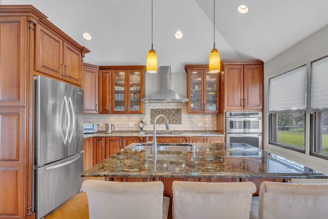 730 Castlewood Lane, Deerfield, IL 60015