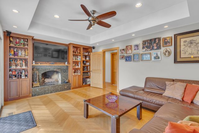 730 Castlewood Lane, Deerfield, IL 60015