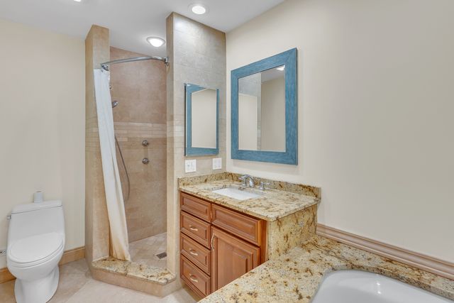 730 Castlewood Lane, Deerfield, IL 60015