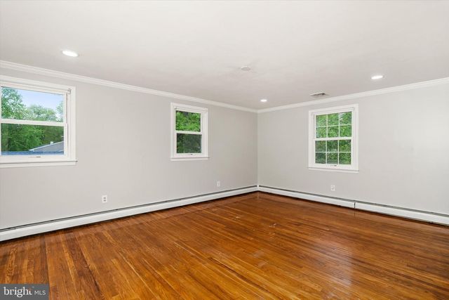 10 GREAT WOODS DR, Ewing, NJ 08618
