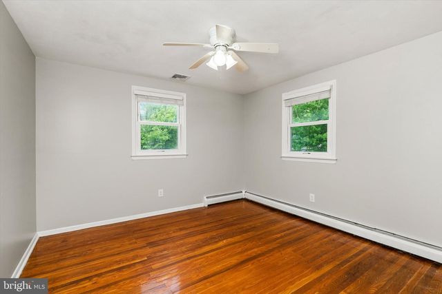 10 GREAT WOODS DR, Ewing, NJ 08618