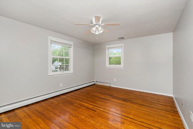 10 GREAT WOODS DR, Ewing, NJ 08618