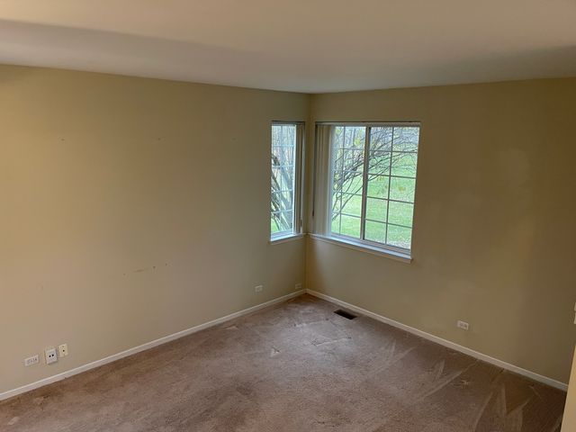 48 W Briarwood Drive, Streamwood, IL 60107