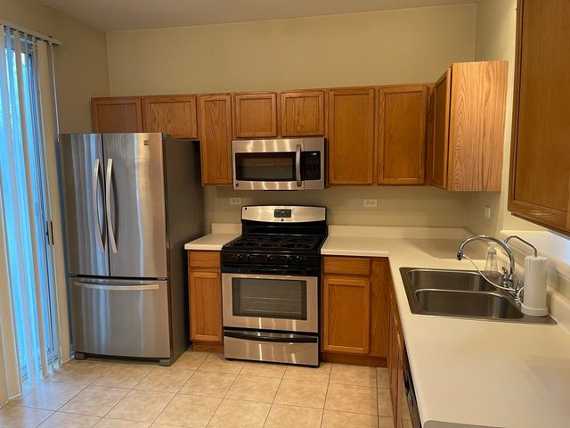 48 W Briarwood Drive, Streamwood, IL 60107