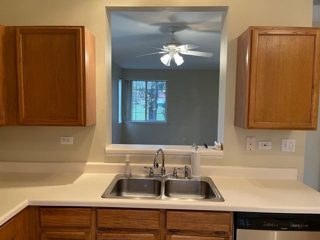 48 W Briarwood Drive, Streamwood, IL 60107