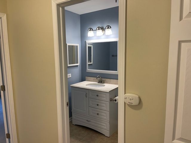 48 W Briarwood Drive, Streamwood, IL 60107