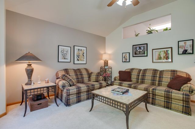 463 42nd Avenue S, Moorhead, MN 56560
