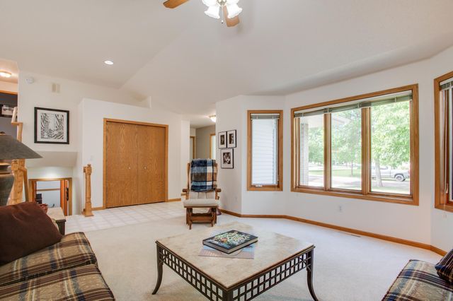 463 42nd Avenue S, Moorhead, MN 56560